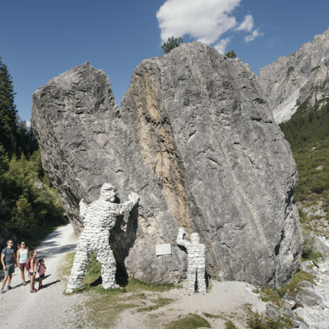 TVBStubaiTirol_AndreSchoenherr_Naturschauplatz_Gespaltener_Stein_2